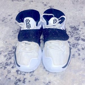 Men’s kyrie Irving shoes size 8